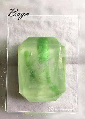 A cara anti-bacteriana do pepino ensaboa o sabão clareando eficaz fresco fresco